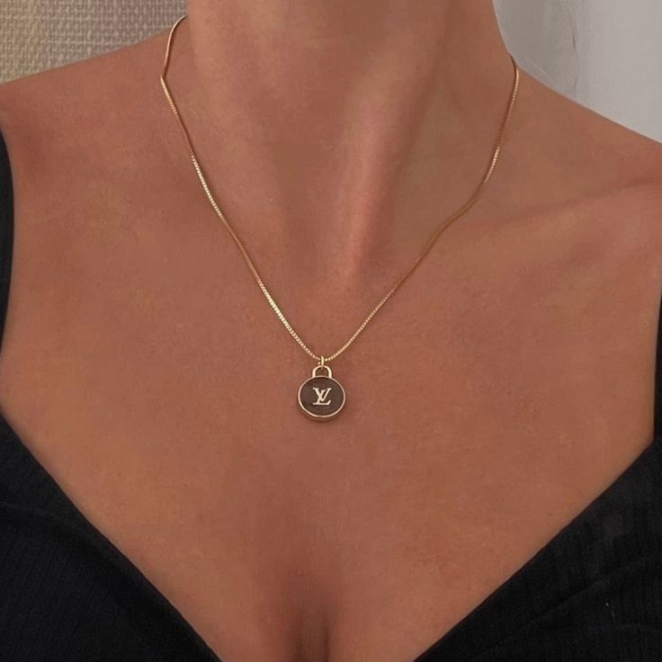 LV Black Round Pendant Necklace in Gold